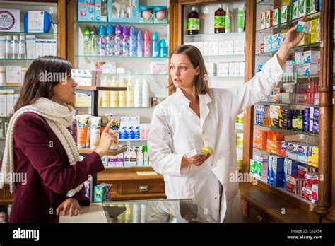 Medicamentos Para Personas Mayores Fotograf As E Im Genes De Alta