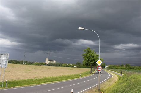 Reportnet24 De Gewitter Starkregen Und Sturm Ab Dem Nachmittag In