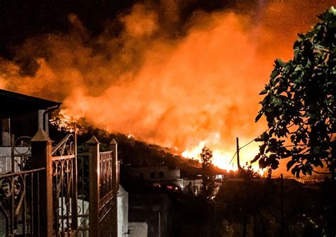 Incendio A Lipari Nella Notte Distrutti Ettari Di Macchia