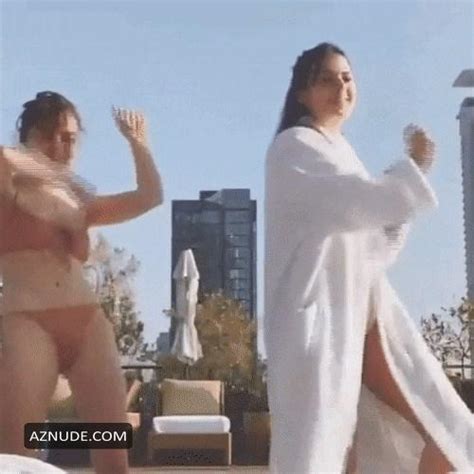 Maisie Williams Showed Great Dancing Skills In A Bikini With Her Best Friend Aznude
