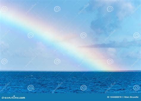 Arco Iris Sobre El Mar Del Caribe Foto De Archivo Imagen De Nubes