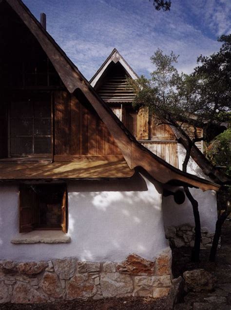 The Little Hobbit House Built For 25k In Texas