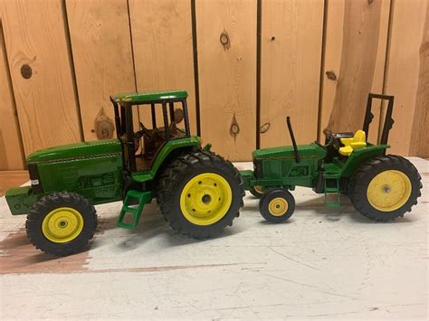 1 16 Scale Ertl John Deere 2 Wide Front Tractors W Front Weights