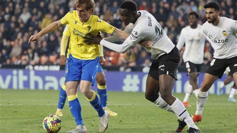 Osasuna 1 2 Valencia La Liga Resultado resumen y estadísticas del