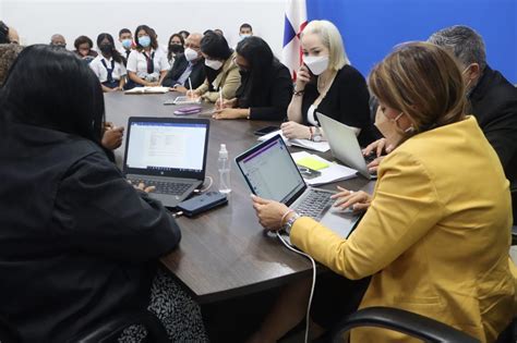 Estudiantes Del Nido De Guilas Satisfechos Con Respuestas Del Meduca