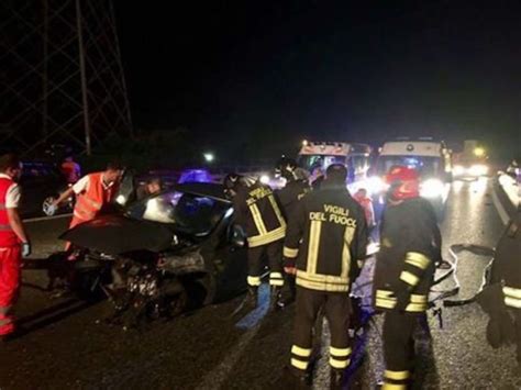 Strage Del Sabato Sera In Calabria Giovani Morti E Due Feriti Gravi