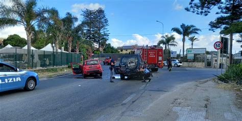 Messina Scontro Frontale A Granatari Due Feriti Uno In Codice Rosso