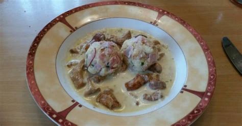 Tiroler Speckknödel Mit Schwammerlsoße Rezept Ichkoche De