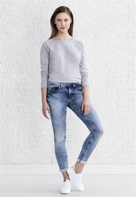 Jeans Guide Welche Jeans Passt Zu Welcher Figur Cosmopolitan