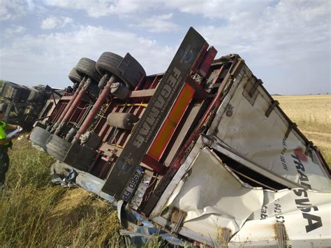 Dos heridos graves al chocar un camión con un turismo en Frómista