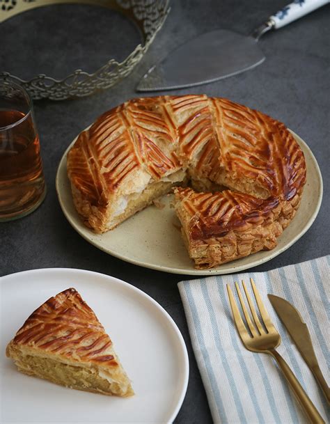 Galette Des Rois Fourr E La Frangipane Pour Personnes Recettes