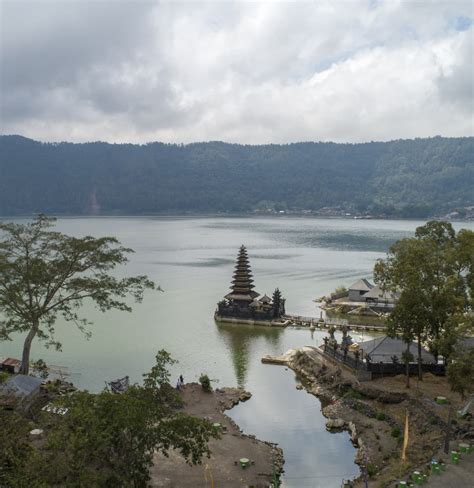 Menengok Pura Segara Ulun Danu Batur Yang Indah