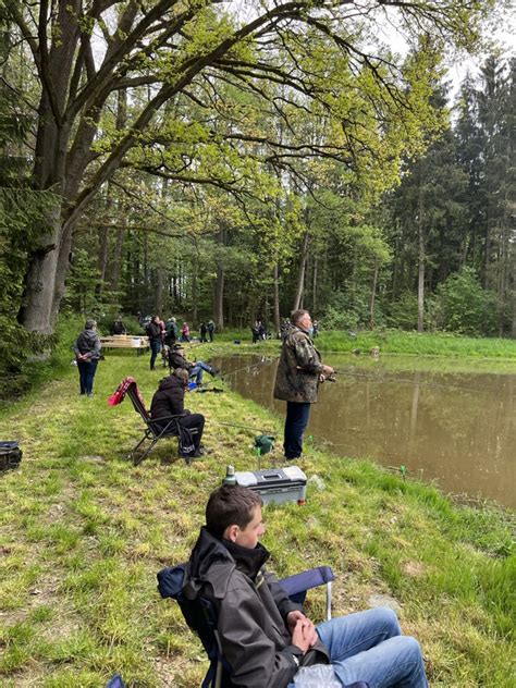 Gemütliches Anangeln Am Kirmesteich Angler Und Naturfreunde Unterpörlitz E V