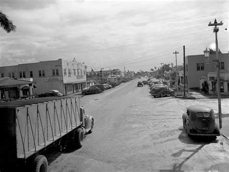 Florida Memory • Street scene in Belle Glade.