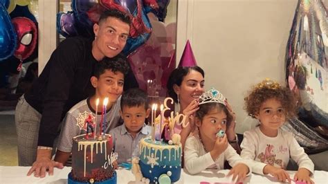 Cristiano Ronaldo Cuántos hijos tiene y quiénes son sus madres