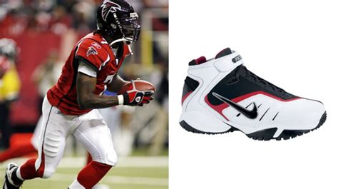 Today In Nfl Sneaker History Michael Vick Reaches 1k Season Rushing