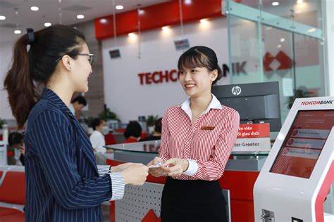 Techcombank 28 năm kiên tạo thành công từ sự thâu hiêu khách hàng