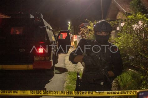 Penggeledahan Rumah Terduga Anggota Jamaah Islamiyah Di Palu Antara Foto