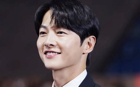 Song Joong Ki Dipuji Awet Muda Saat Perdana Rayakan Tahun Baru Imlek