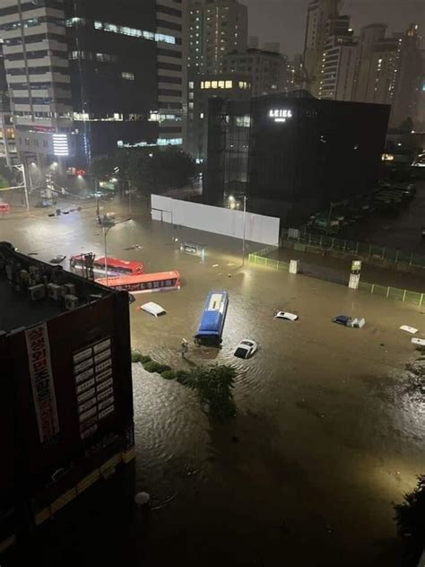 Fuertes Lluvias Dejan Inundaciones En Corea Del Sur