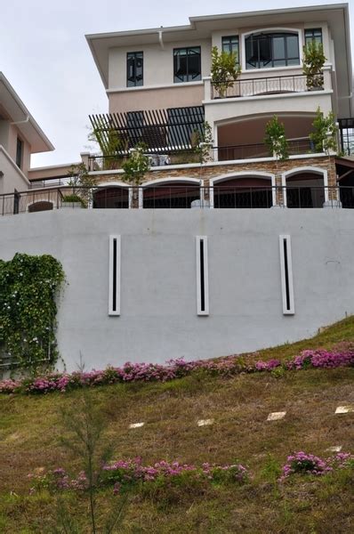 Partially Furnished Terrace For Auction At Moonlight Bay Batu