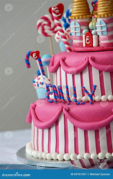 Candy Land Theme Cake How To Turn Your Dessert Table Into A Sweet