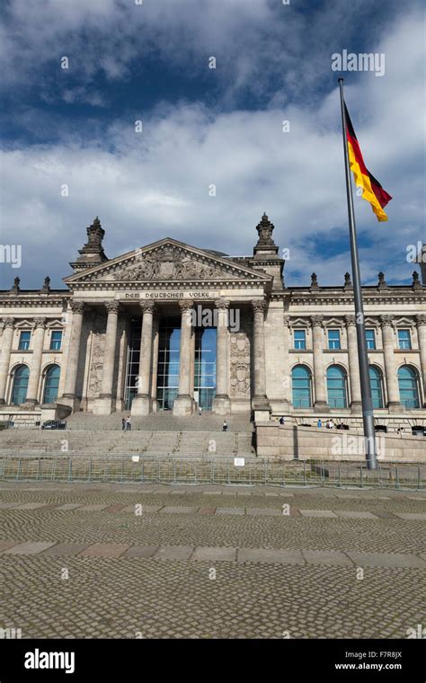 German parliament building hi-res stock photography and images - Alamy