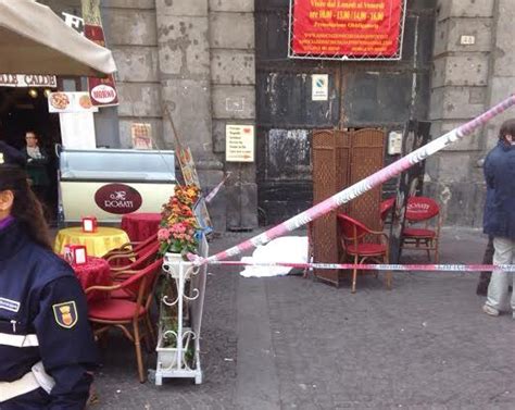 Si Accascia E Muore Tra I Bar Di Piazza Trieste E Trento