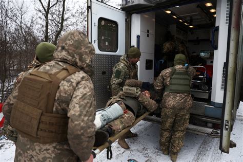 Guerre En Ukraine L Arm E Ukrainienne Admet Avoir C D Soledar Aux