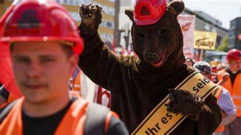 Bau Besch Ftigte Im Baugewerbe Sollen Deutlich Mehr Lohn Bekommen Welt