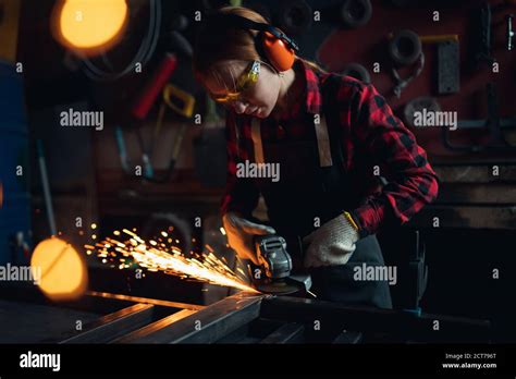 Girl Welding Hi Res Stock Photography And Images Alamy