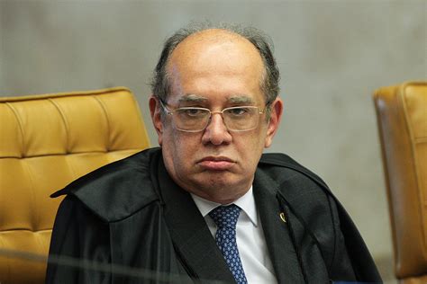 Ministro Gilmar Mendes ofende repórter que perguntou a ele quem pagou