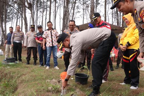 Ulang Tahun Ke 72 Sie Humas Polres Kaur Tanam Pohon Dan Tebar Bibit