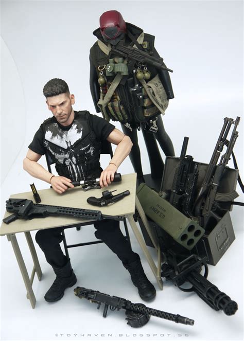 Toyhaven Hot Toys Th Scale Jon Bernthal The Punisher Action Figure And His Cache Arsenal
