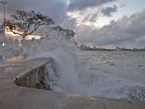 G1 Alerta de ressaca prevê ondas de até 2 5 metros na PB segundo