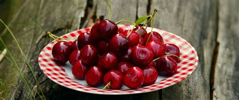 Download Wallpaper 2560x1080 Cherry Plate Berry Ripe Dual Wide 1080p