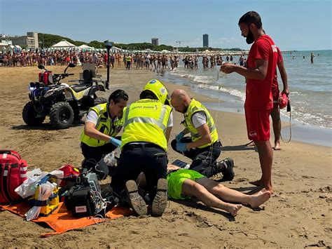 A Jesolo Esercitazioni Di Salvataggio In Mare Notizie Plus