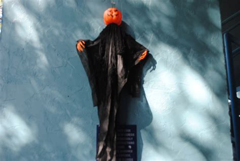 Students share ghostly stories in the spirit of Halloween – The Catalyst