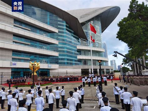 香港举行升旗仪式庆祝中华人民共和国成立73周年 向人民英雄敬献花篮仪式 金紫荆广场 酒会