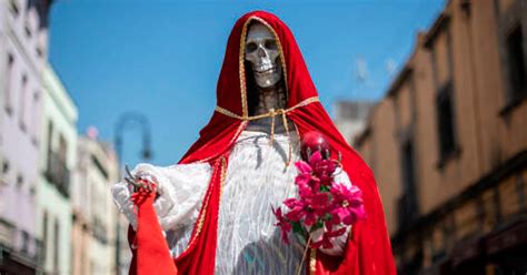 Descubre El Misterio Detr S Del Sue O Con La Santa Muerte Roja