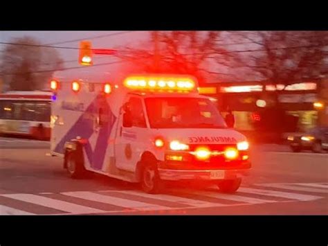 Toronto Ems Responding Lawrence Ave East Youtube