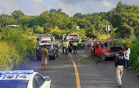 SIETE HERIDOS DEJA ENCONTRONAZO EN ALTO LUCERO CHOCAN DE FRENTE AUTO