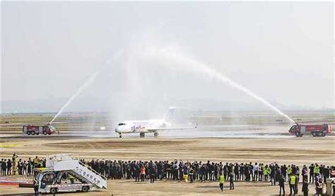 重庆江北机场迎来首架国产客机 重庆 ARJ21飞机 华夏航空 新浪新闻