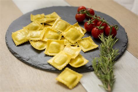 Frischer Nudelteig F R Gef Llte Pasta Mit Doppeltem Teigblatt Toscanit