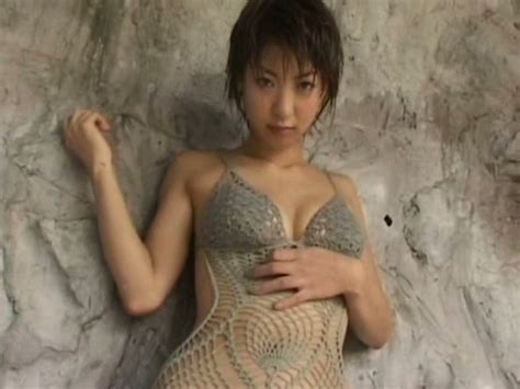 Beautiful Japanese Model Mariko Okubo Demonstrates How Sexy And Hot Is Her Body