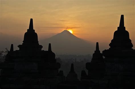 Mount Merapi sunrise | Mount merapi, Sunrise, Borobudur