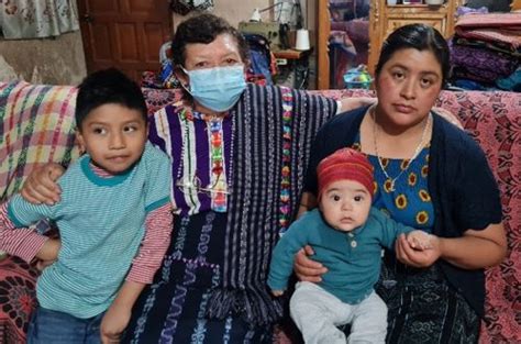 Comadronas Guiding The Pregnancies Of Healthy Mothers And Babies In