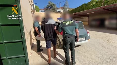 Un Guardia Civil Fuera De Servicio Detiene A Su Vecino Por Violencia De