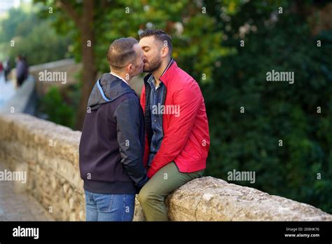 Uomini Gay Che Si Baciano Immagini E Fotografie Stock Ad Alta