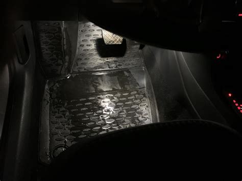 Подсветка пространства для ног — Volkswagen Polo Sedan, 1,6 л, 2012 ...